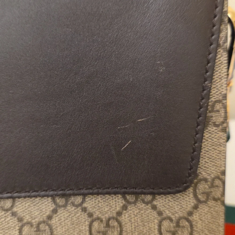 GUCCI GG Supreme Laptop Bag Clutch 3 Pocket Shoulder Crossbody Strap Unisex